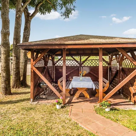 2 Bedroom Pet Friendly In Mielno Holiday home *